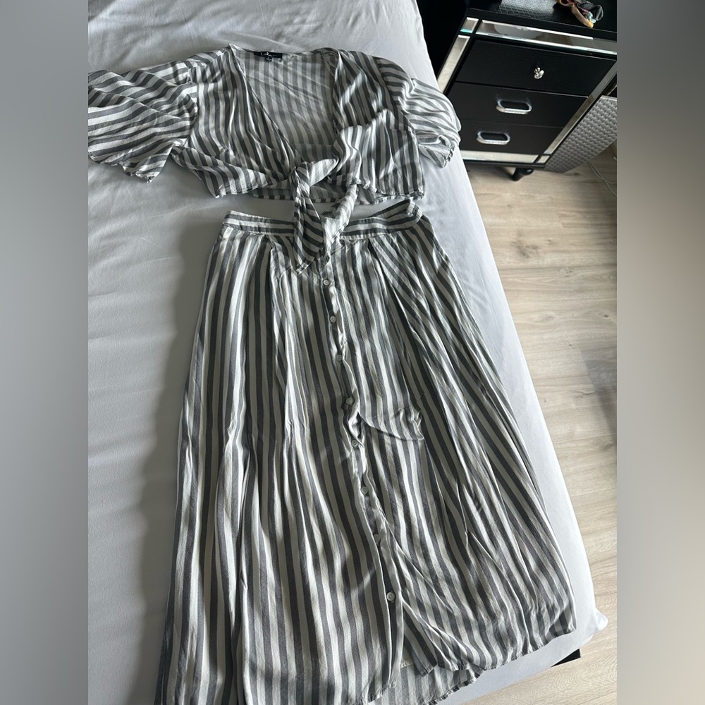 Two piece set - Picture 2 of 4